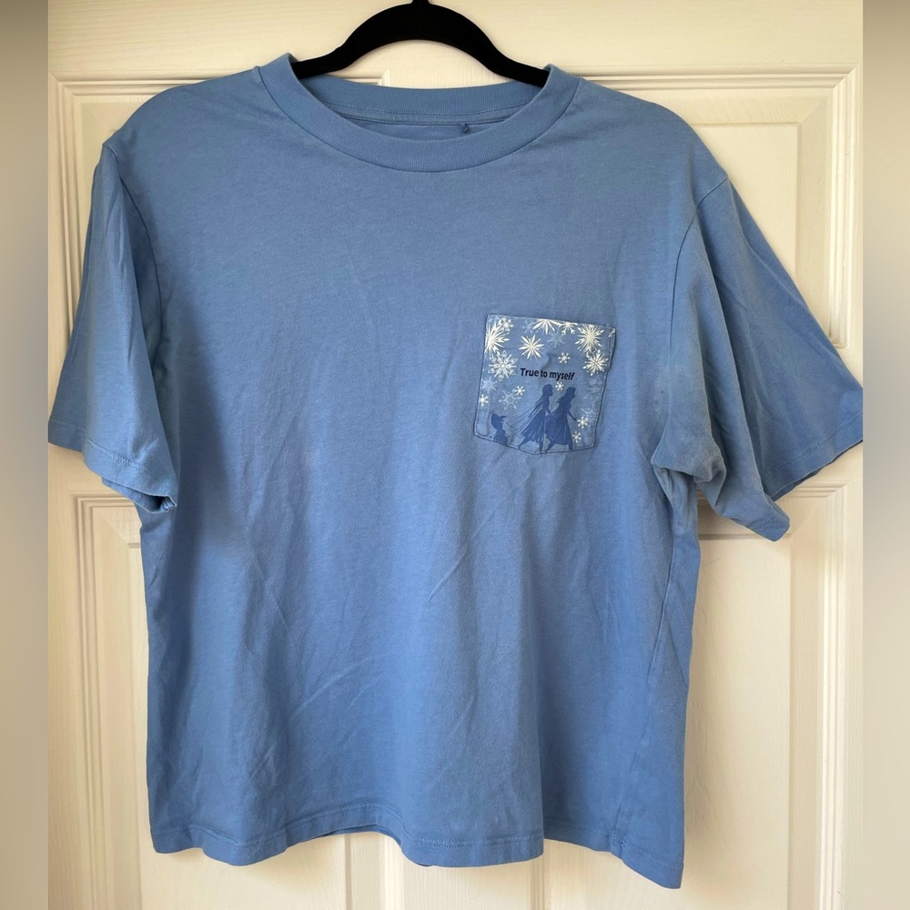 UNI QLO Frozen 2 Medium T-Shirt